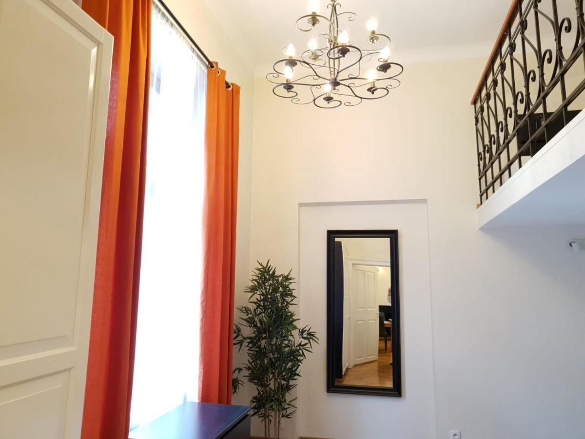 Apartment Golden With Lift - Old Town
