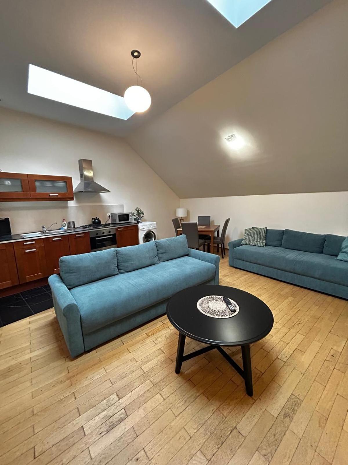 Golden With Lift - Old Town Apartment *