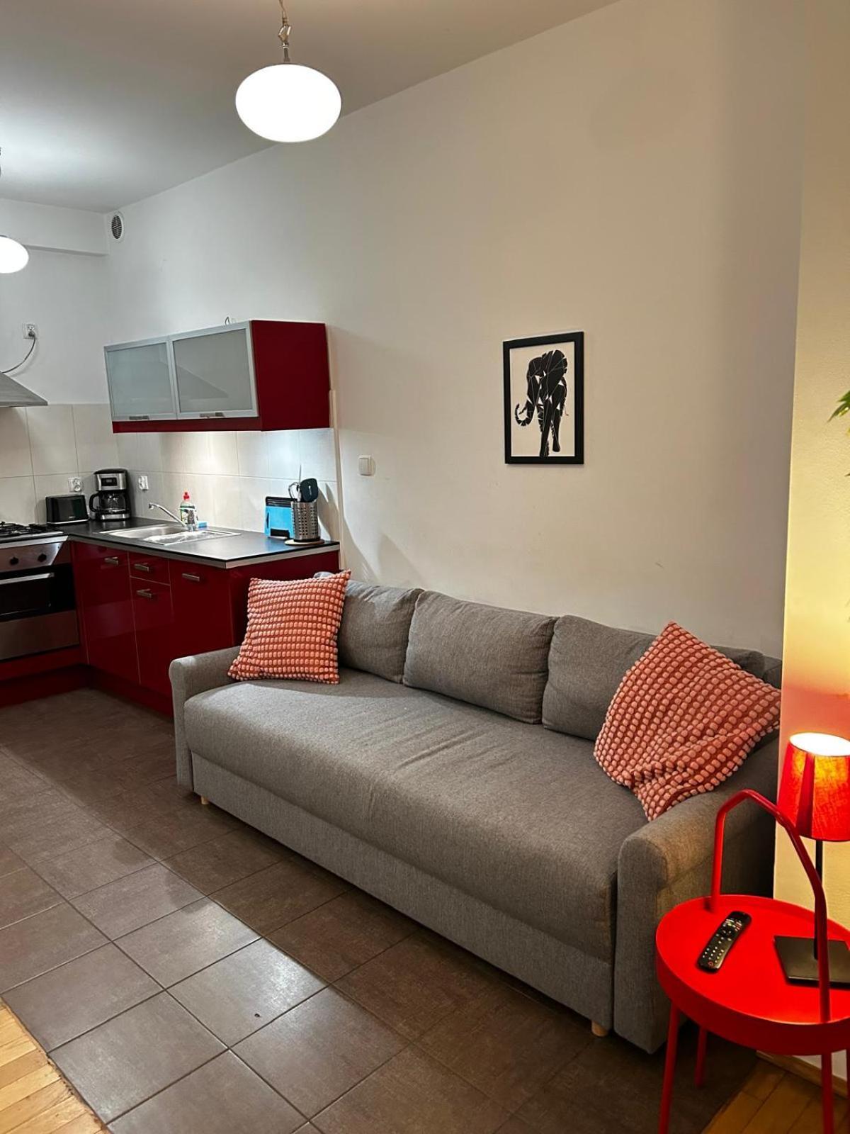 Golden With Lift - Old Town Apartment *