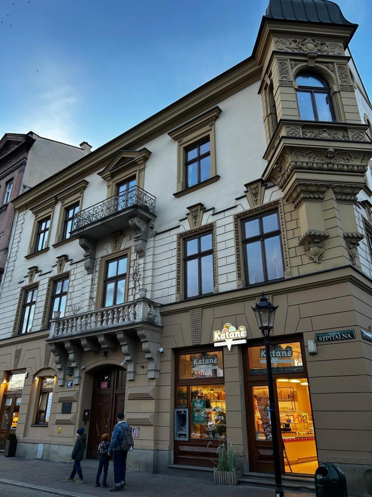 Golden With Lift - Old Town Apartment *