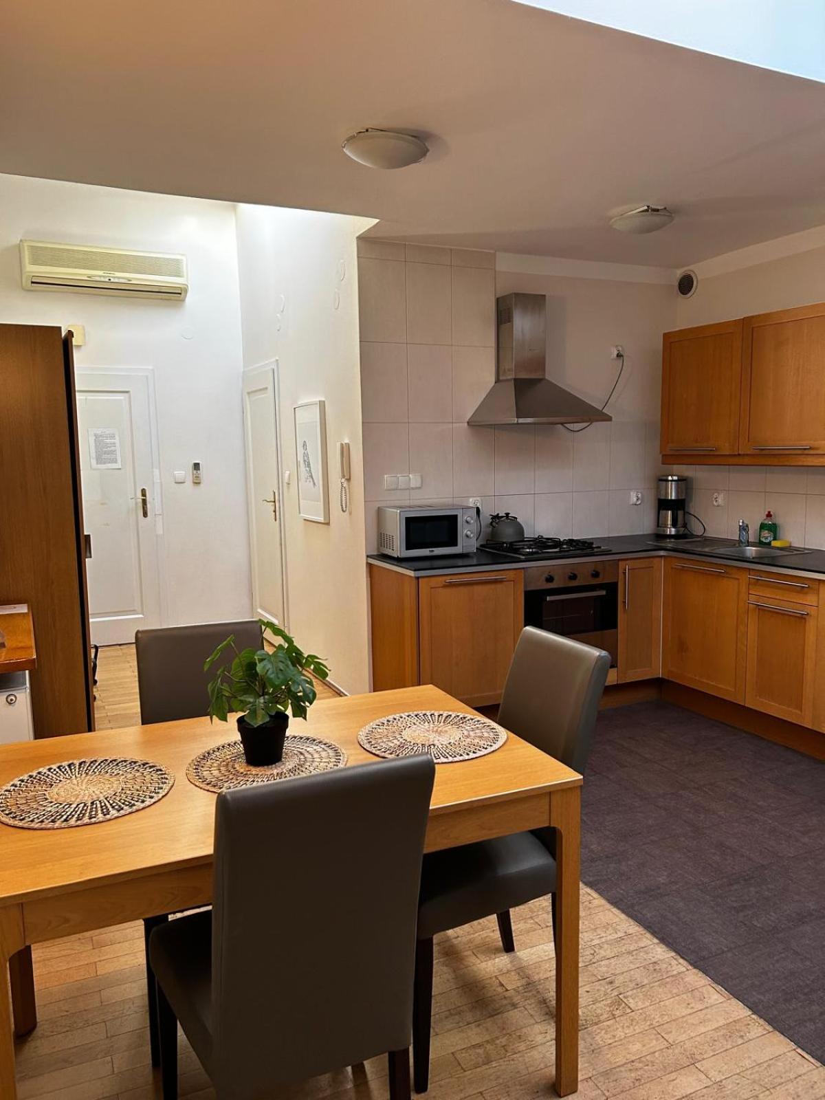 Golden With Lift - Old Town Apartment Krakau
